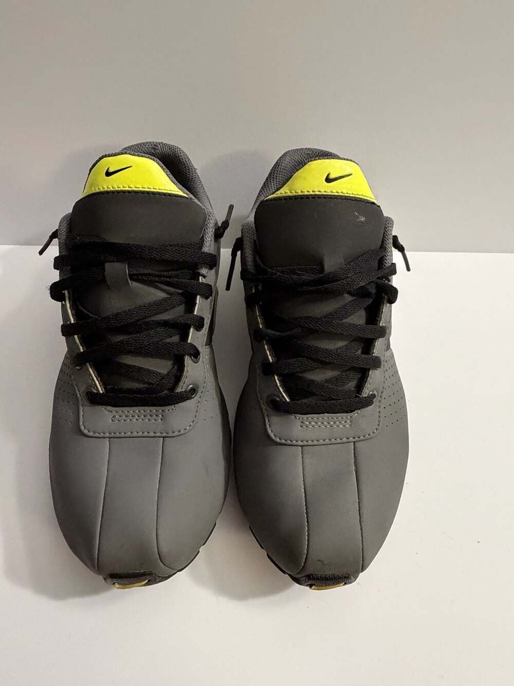 Nike Shox Size 6.5Y Gray Yellow Sneakers
